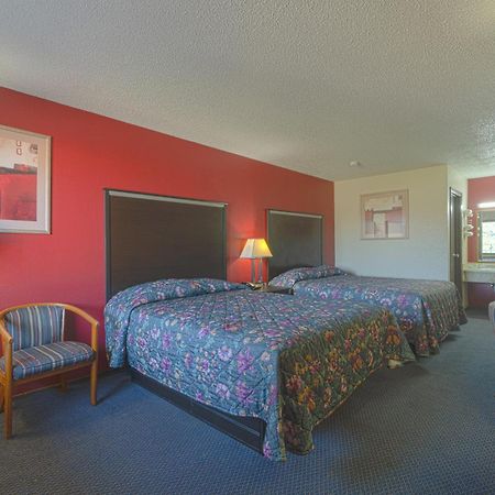 Regency Inn & Suites By Oyo Bay City Tx エクステリア 写真