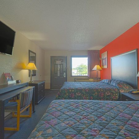 Regency Inn & Suites By Oyo Bay City Tx エクステリア 写真