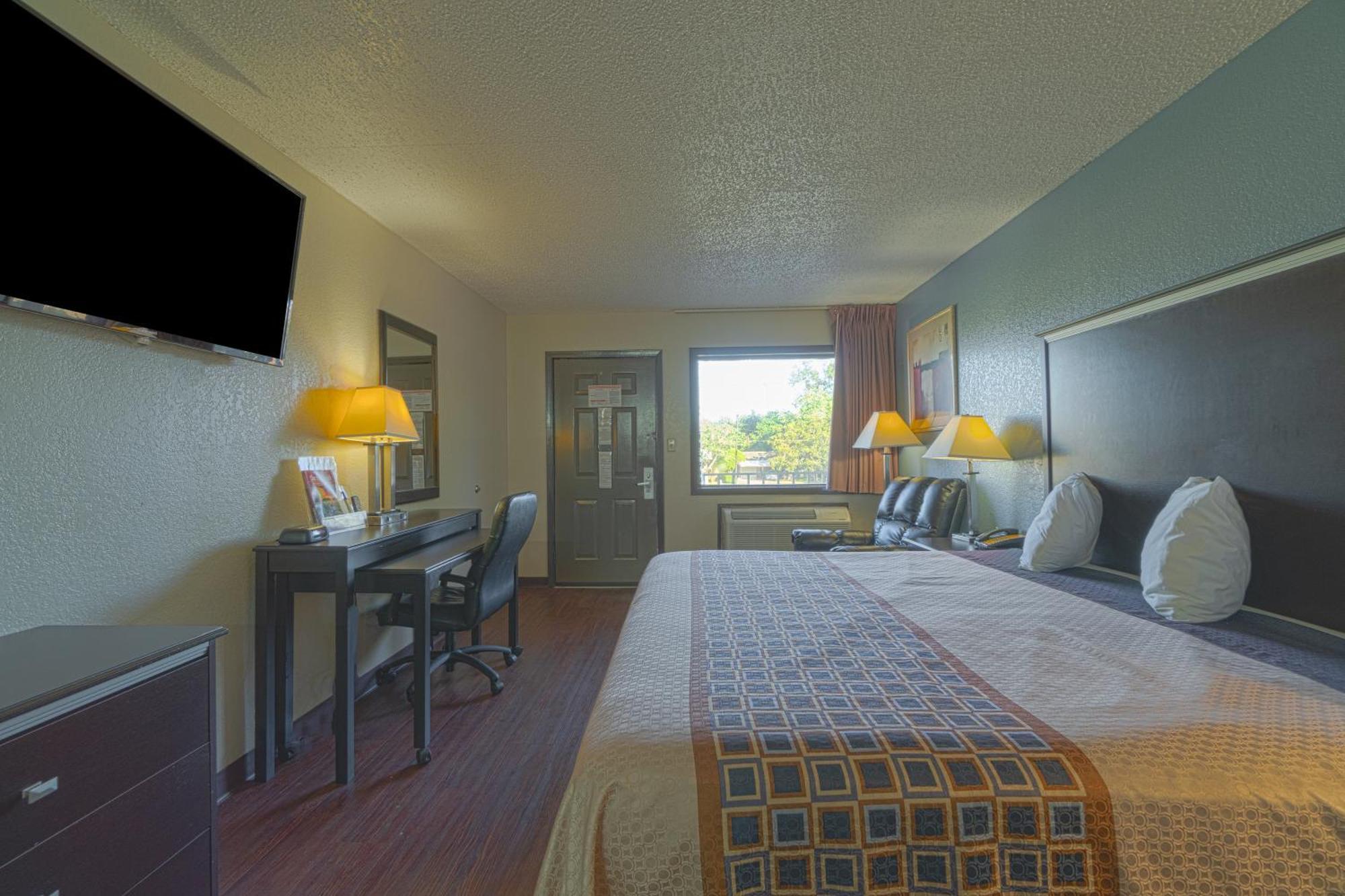 Regency Inn & Suites By Oyo Bay City Tx エクステリア 写真