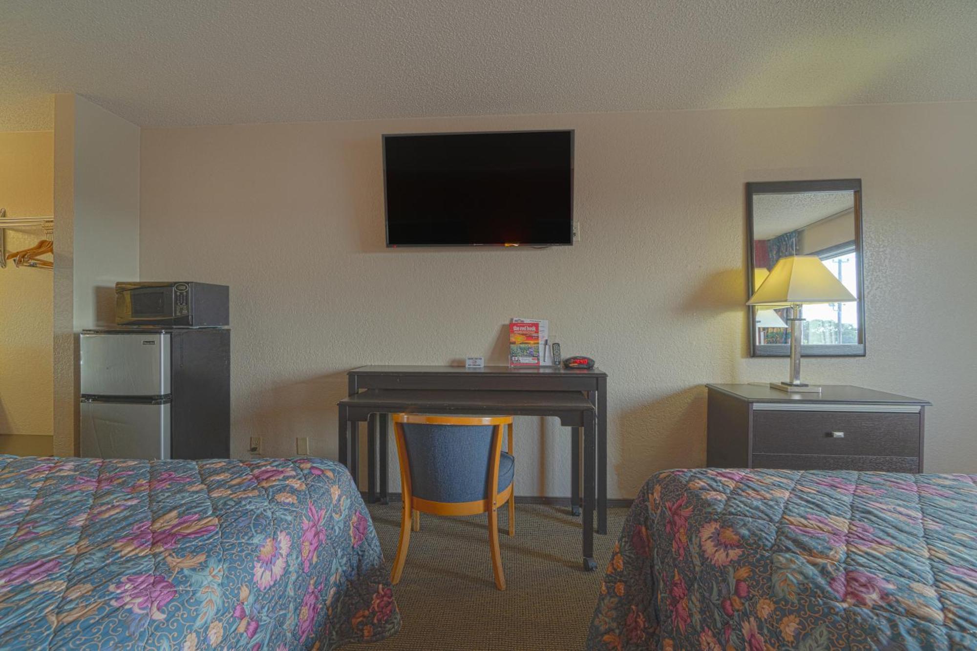 Regency Inn & Suites By Oyo Bay City Tx エクステリア 写真
