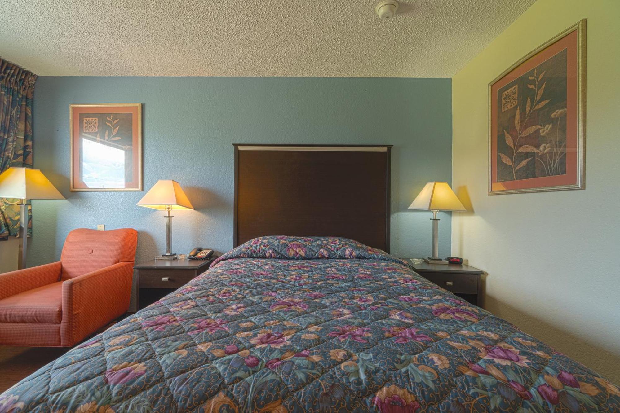 Regency Inn & Suites By Oyo Bay City Tx エクステリア 写真