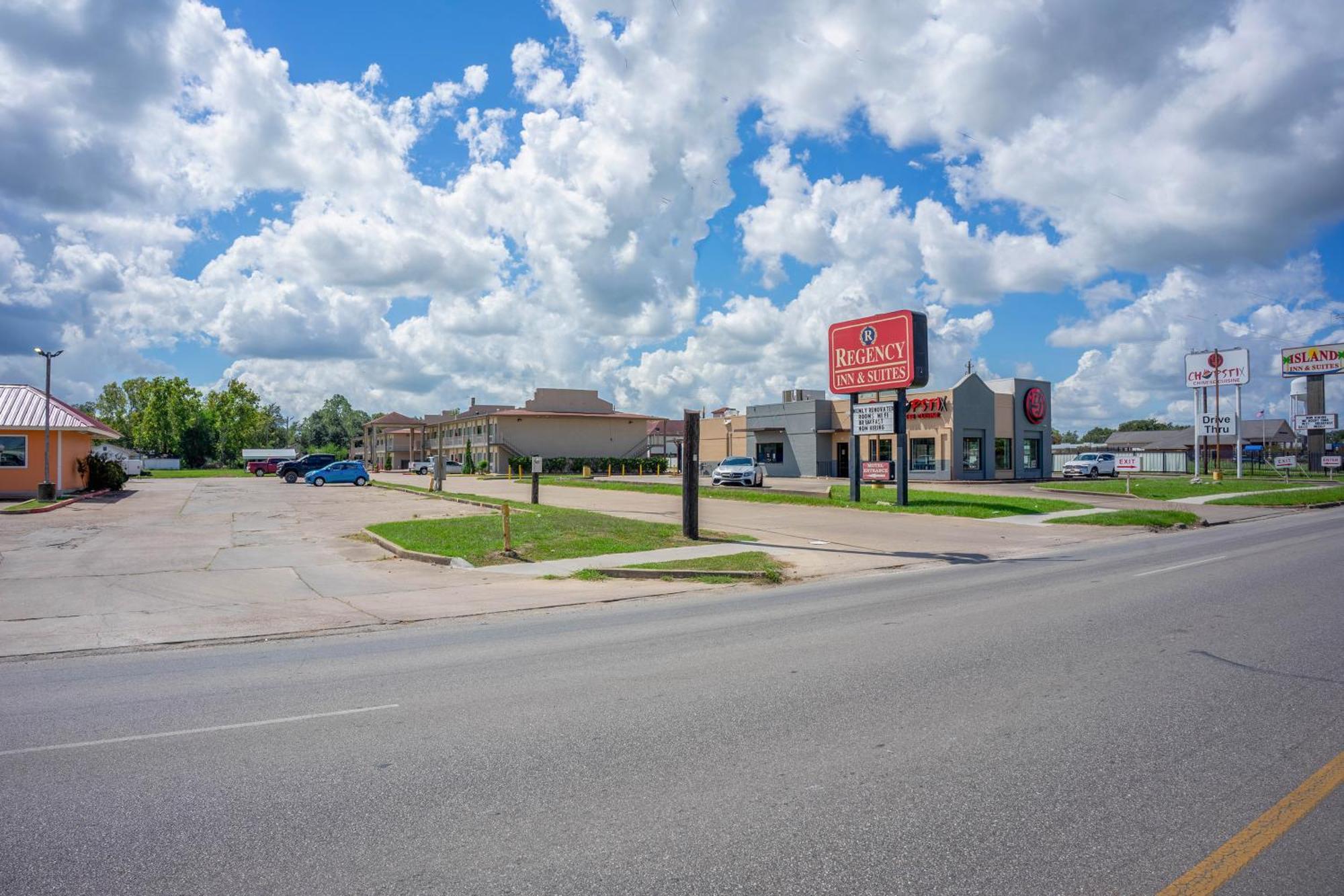 Regency Inn & Suites By Oyo Bay City Tx エクステリア 写真