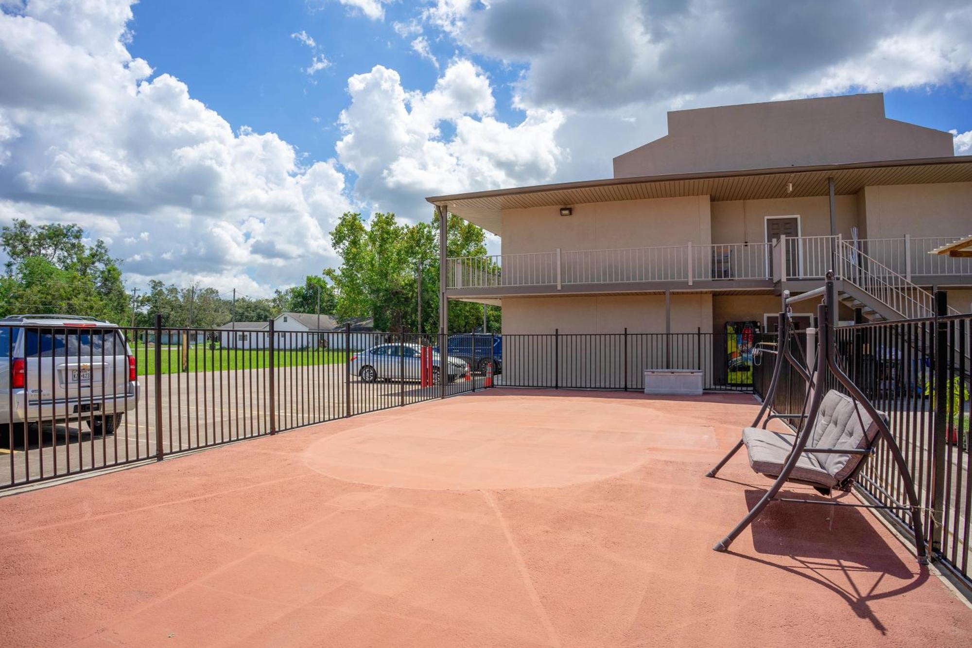 Regency Inn & Suites By Oyo Bay City Tx エクステリア 写真