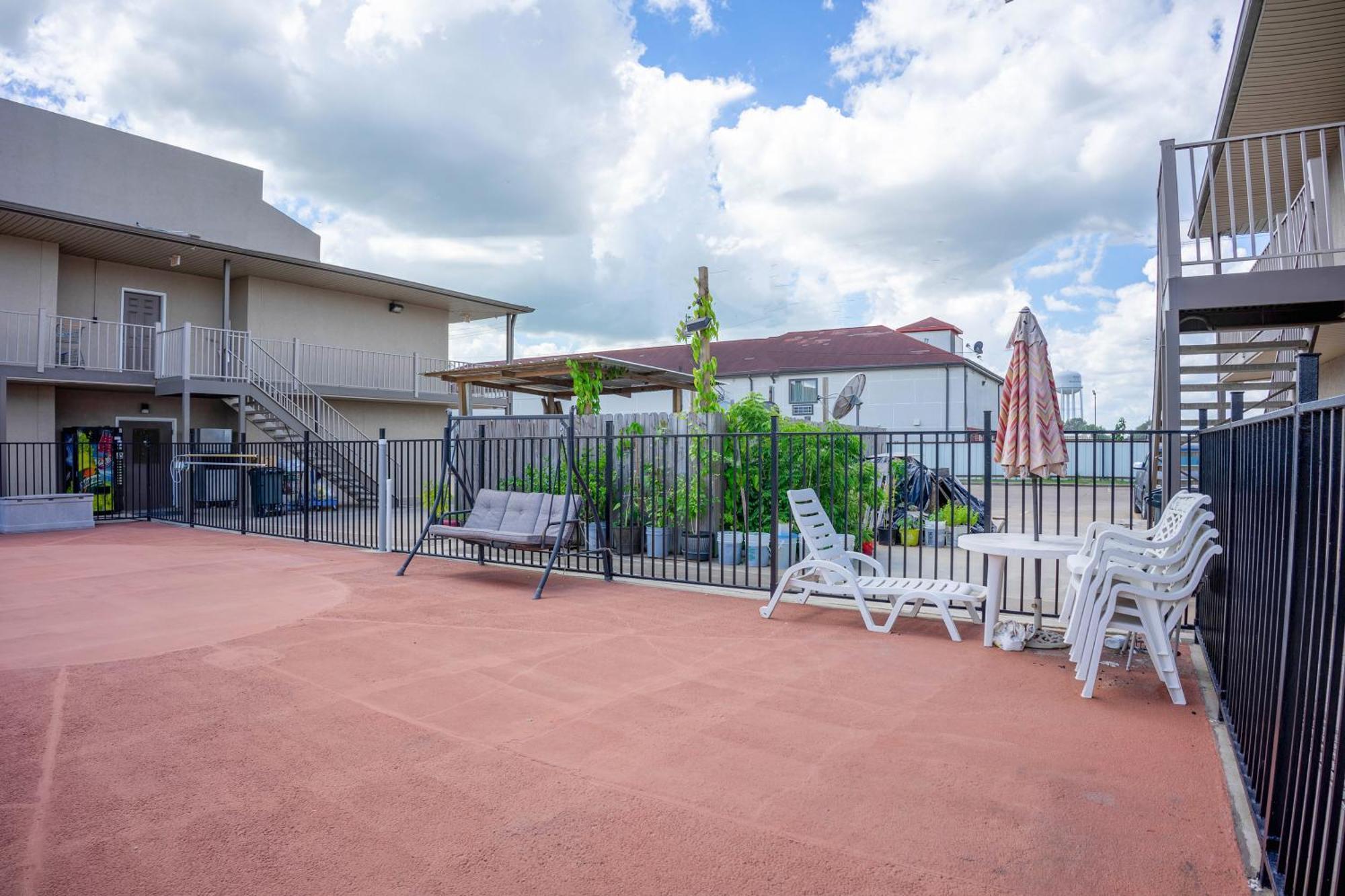 Regency Inn & Suites By Oyo Bay City Tx エクステリア 写真
