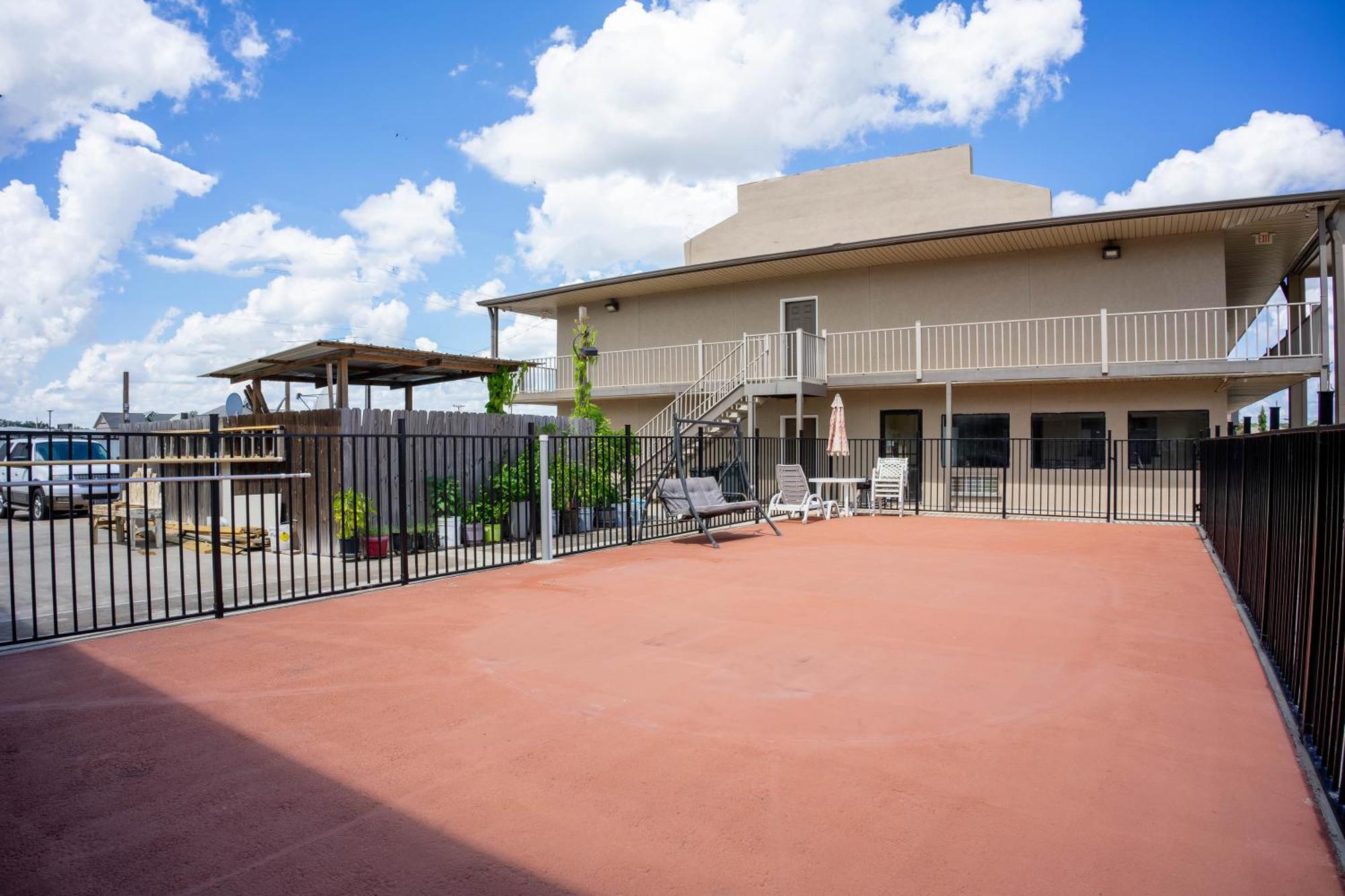 Regency Inn & Suites By Oyo Bay City Tx エクステリア 写真
