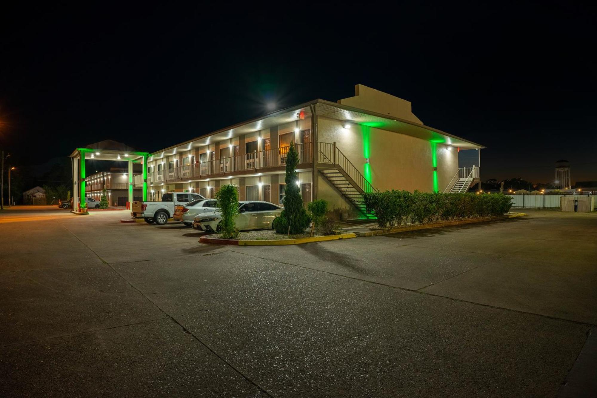 Regency Inn & Suites By Oyo Bay City Tx エクステリア 写真