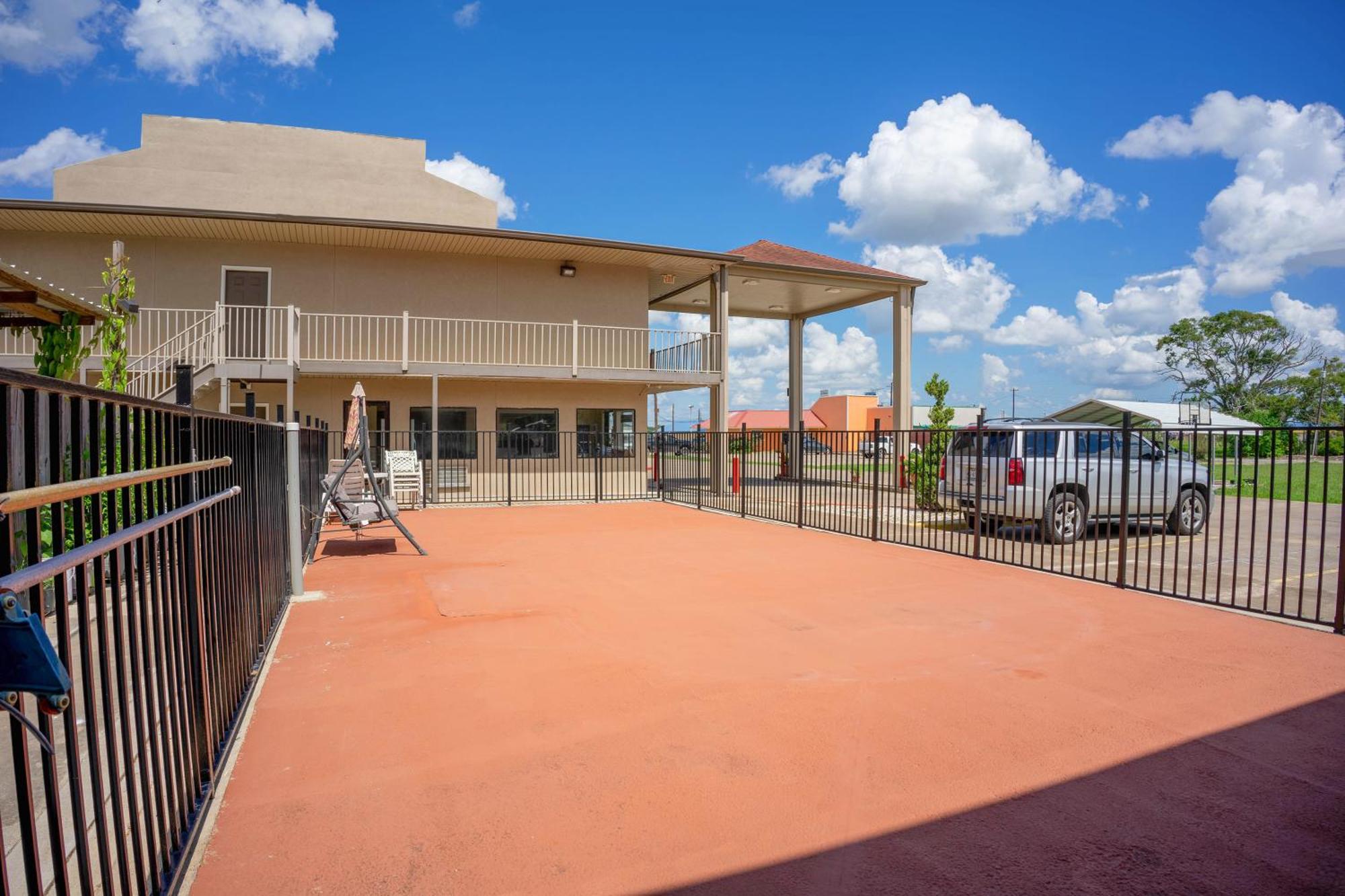 Regency Inn & Suites By Oyo Bay City Tx エクステリア 写真