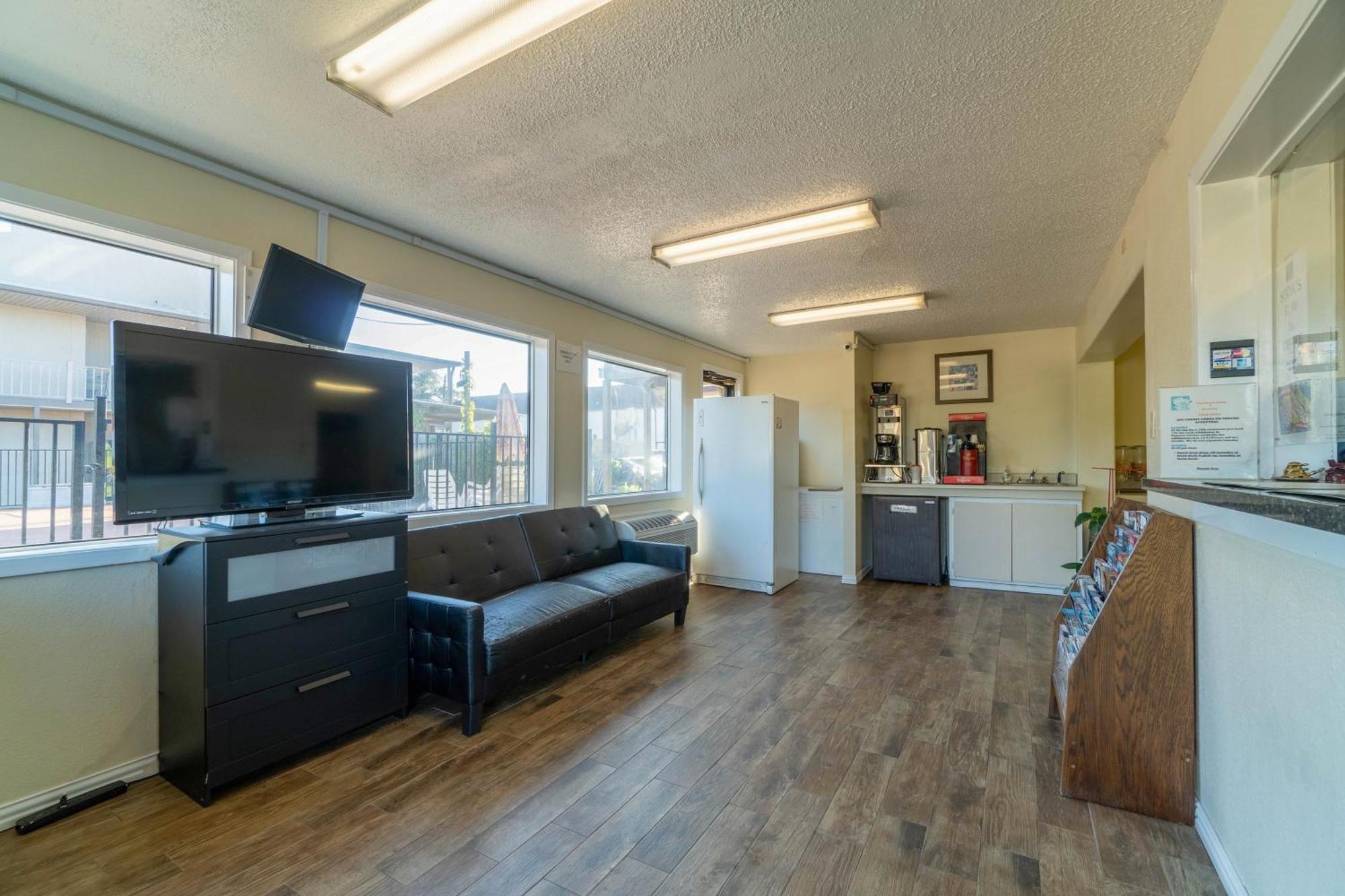 Regency Inn & Suites By Oyo Bay City Tx エクステリア 写真