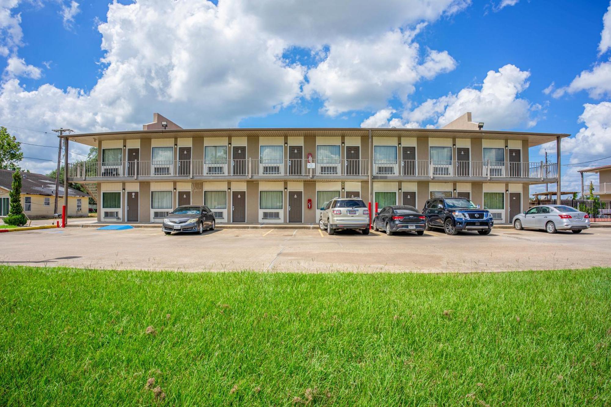 Regency Inn & Suites By Oyo Bay City Tx エクステリア 写真