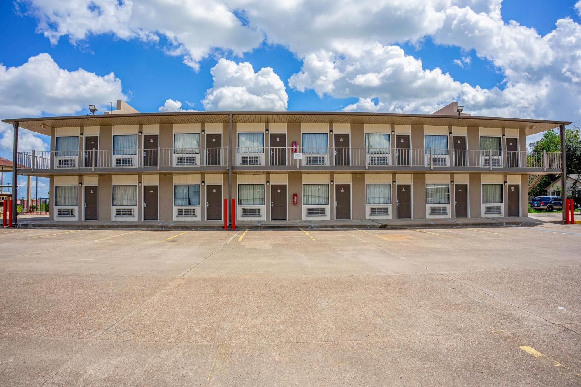 Regency Inn & Suites By Oyo Bay City Tx エクステリア 写真