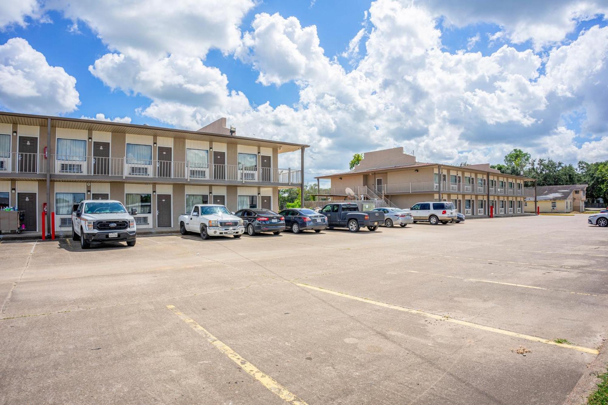 Regency Inn & Suites By Oyo Bay City Tx エクステリア 写真
